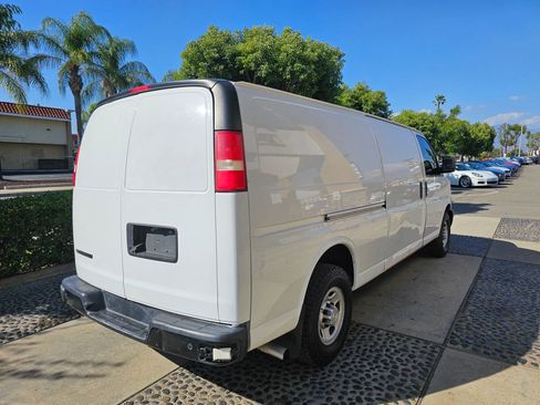 Used 2018 Chevrolet Express 3500 Extended w/ Driver Convenience Package image 5