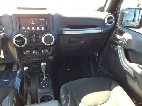 Used 2014 Jeep Wrangler Unlimited Sahara w/ Connectivity Group image 15