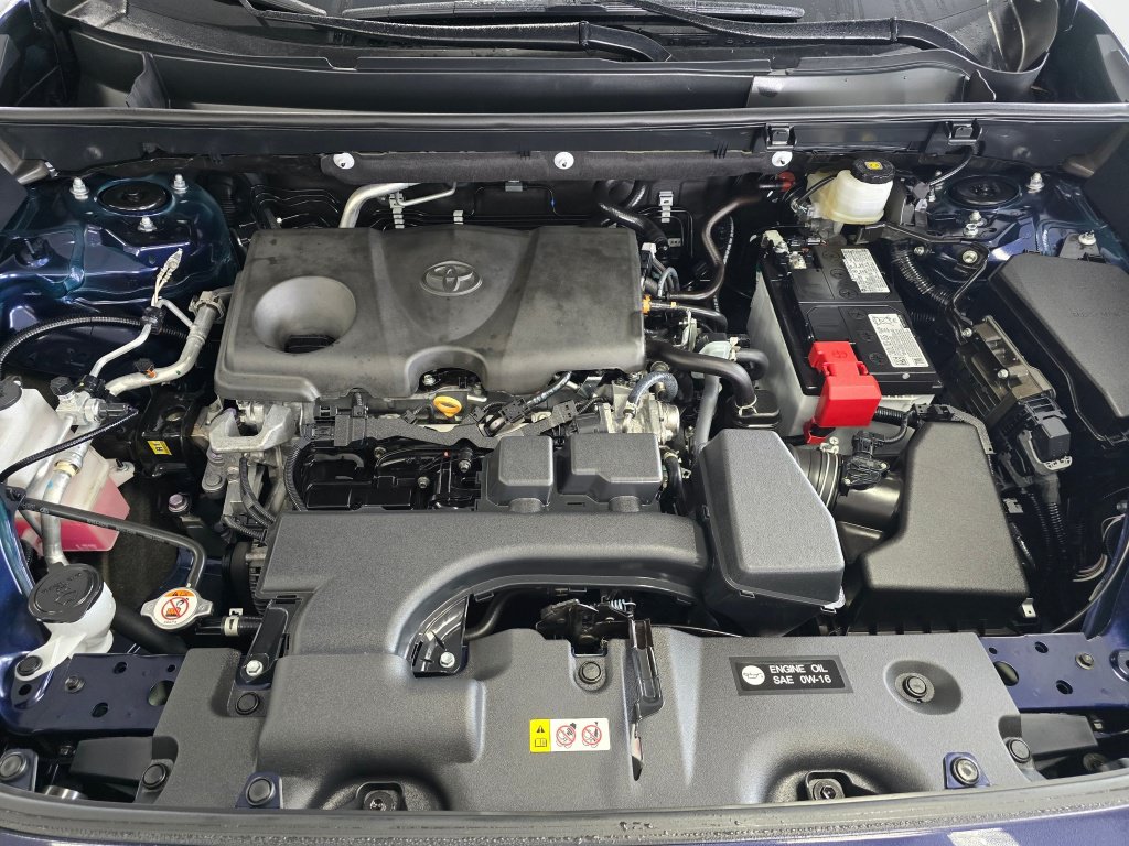 Used 2025 Toyota RAV4 XLE AWD/4WD image 12