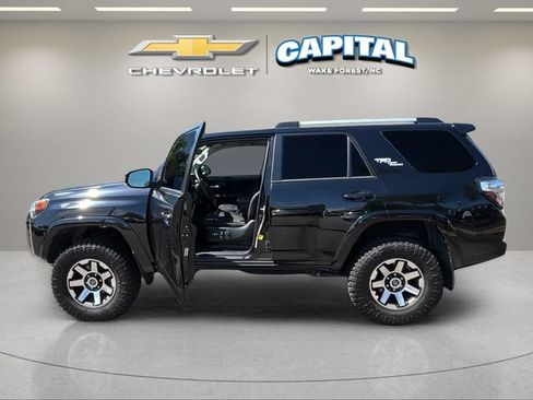 Used 2017 Toyota 4Runner TRD Off-Road AWD/4WD image 9
