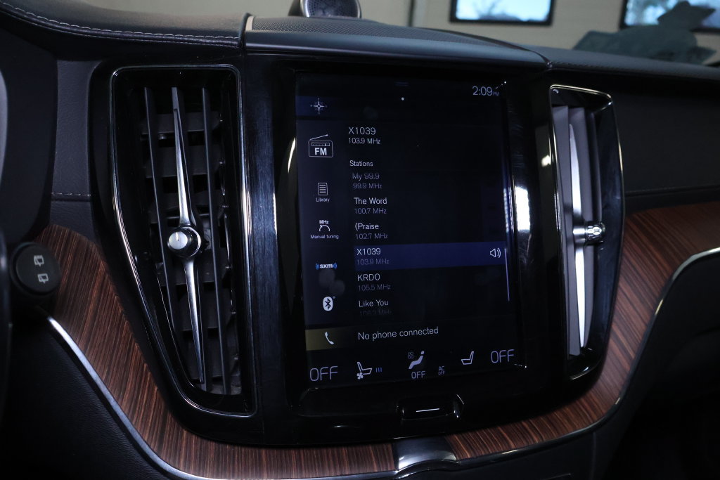 Used 2019 Volvo XC60 T8 Inscription w/ Advanced Package AWD/4WD image 28
