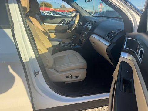 Used 2016 Ford Explorer XLT w/ Equipment Group 202A image 11