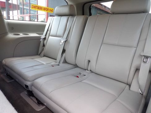 Used 2012 GMC Yukon XL SLT w/ SLT-2 Equipment Package AWD/4WD image 10