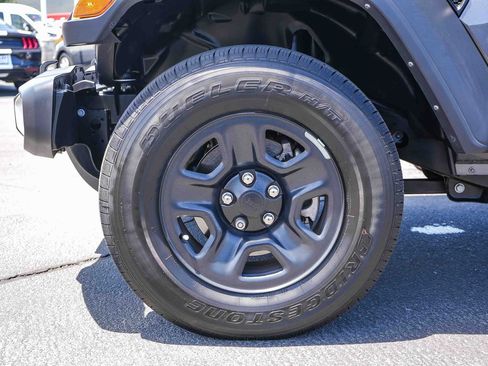 Used 2023 Jeep Gladiator Sport AWD/4WD image 12