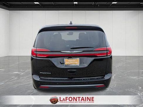 Certified 2024 Chrysler Pacifica Touring-L image 4