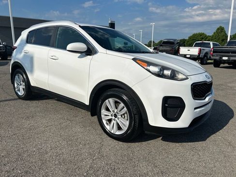 Used 2019 Kia Sportage LX w/ Option Group 017 FWD image 2