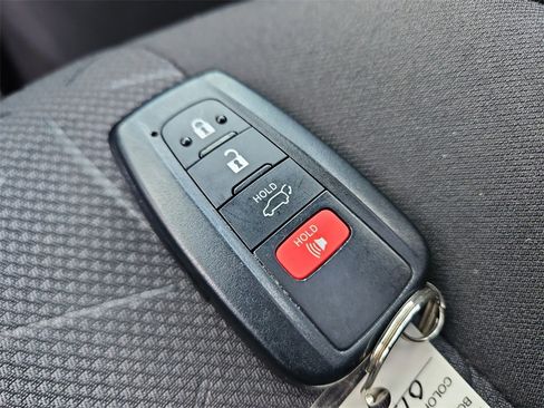 Used 2021 Toyota RAV4 XLE image 36