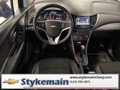 Used 2017 Chevrolet Trax LT w/ LT Convenience Package image 4