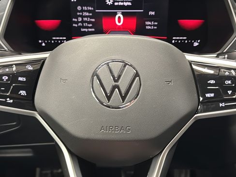 Used 2022 Volkswagen Tiguan SE R-Line AWD/4WD image 16