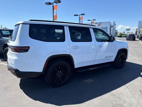 Used 2025 Jeep Wagoneer Series II w/ Premium Group I AWD/4WD image 12