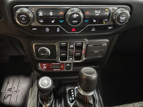 Used 2022 Jeep Gladiator Mojave w/ LED Lighting Group AWD/4WD image 28