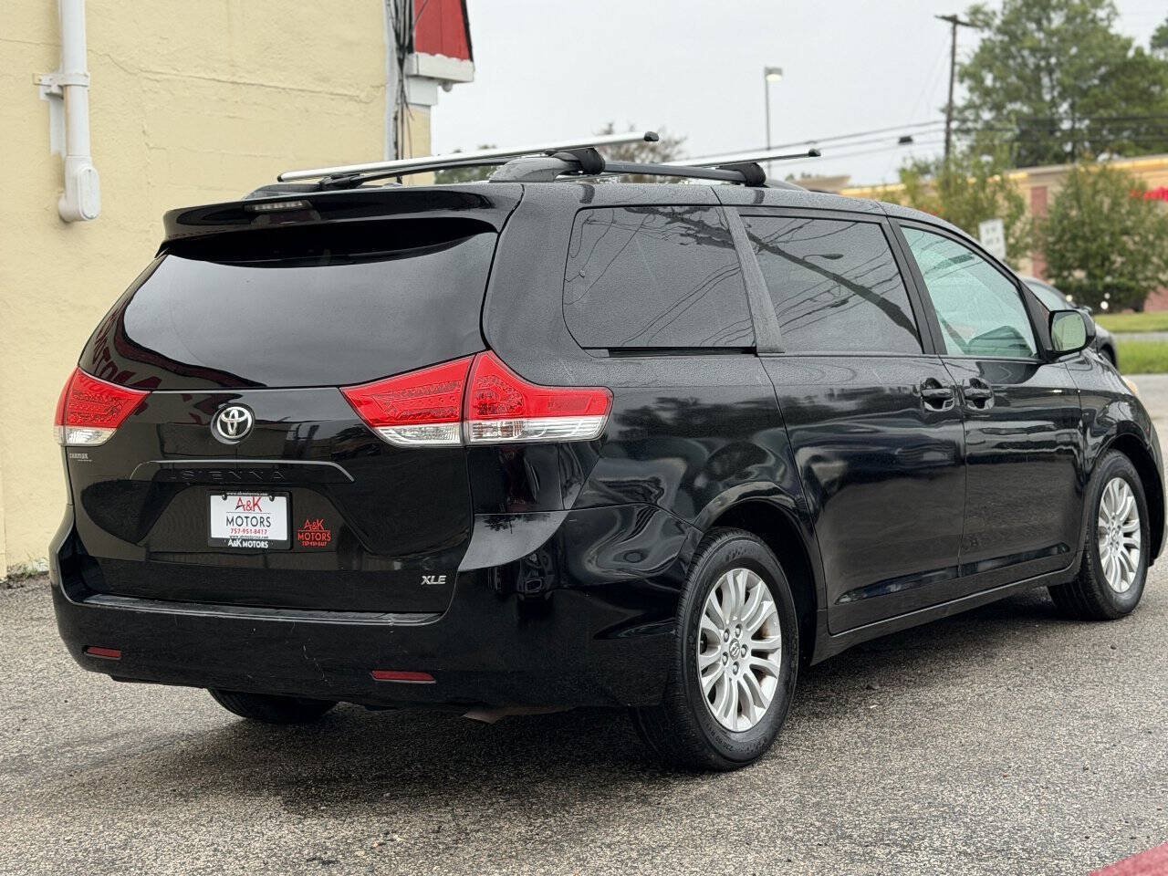 Used 2011 Toyota Sienna XLE FWD image 8