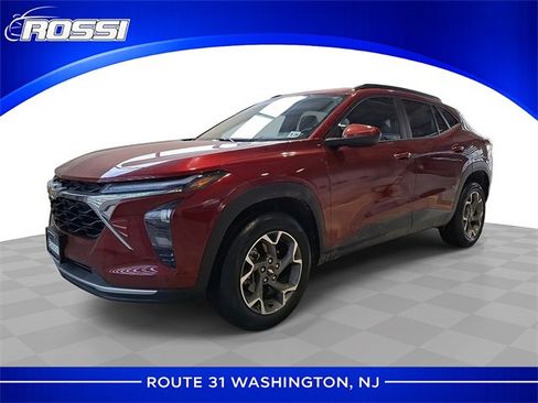 Certified 2024 Chevrolet Trax LT w/ Driver Confidence Package image 1