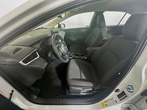 Used 2025 Toyota Corolla LE image 13