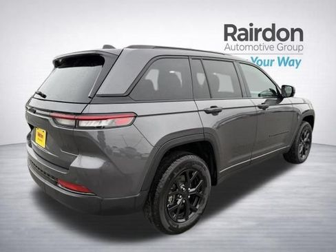 Used 2025 Jeep Grand Cherokee Altitude w/ Trailer Tow Package AWD/4WD image 7