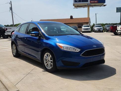 Used 2018 Ford Focus SE w/ Cold Weather Package FWD image 8