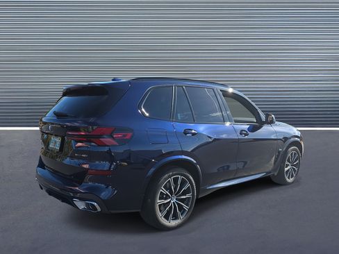 Used 2025 BMW X5 xDrive40i w/ Executive Package image 3