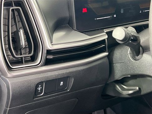 Certified 2024 Kia Sorento LX image 11