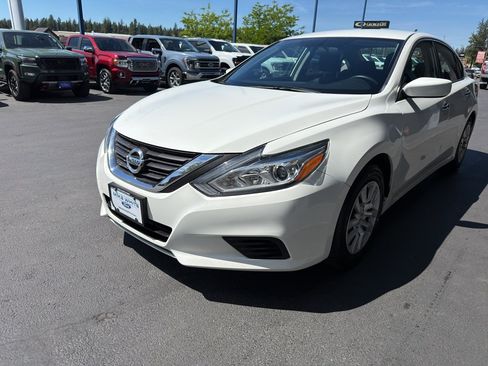 Used 2017 Nissan Altima 2.5 S w/ Power Driver Seat Package FWD image 3