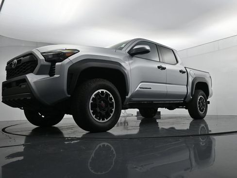 Used 2024 Toyota Tacoma TRD Off-Road AWD/4WD image 34