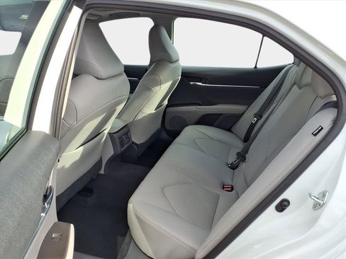 Used 2021 Toyota Camry XLE image 10