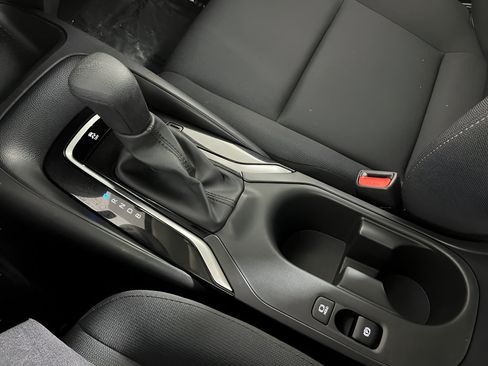 Used 2025 Toyota Corolla LE FWD image 21