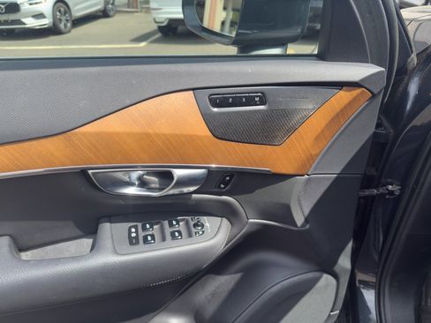 Certified 2022 Volvo XC90 T6 Momentum w/ Advanced Package image 17