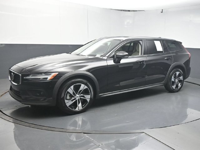 Used 2025 Volvo V60 B5 Cross Country Plus AWD/4WD image 4