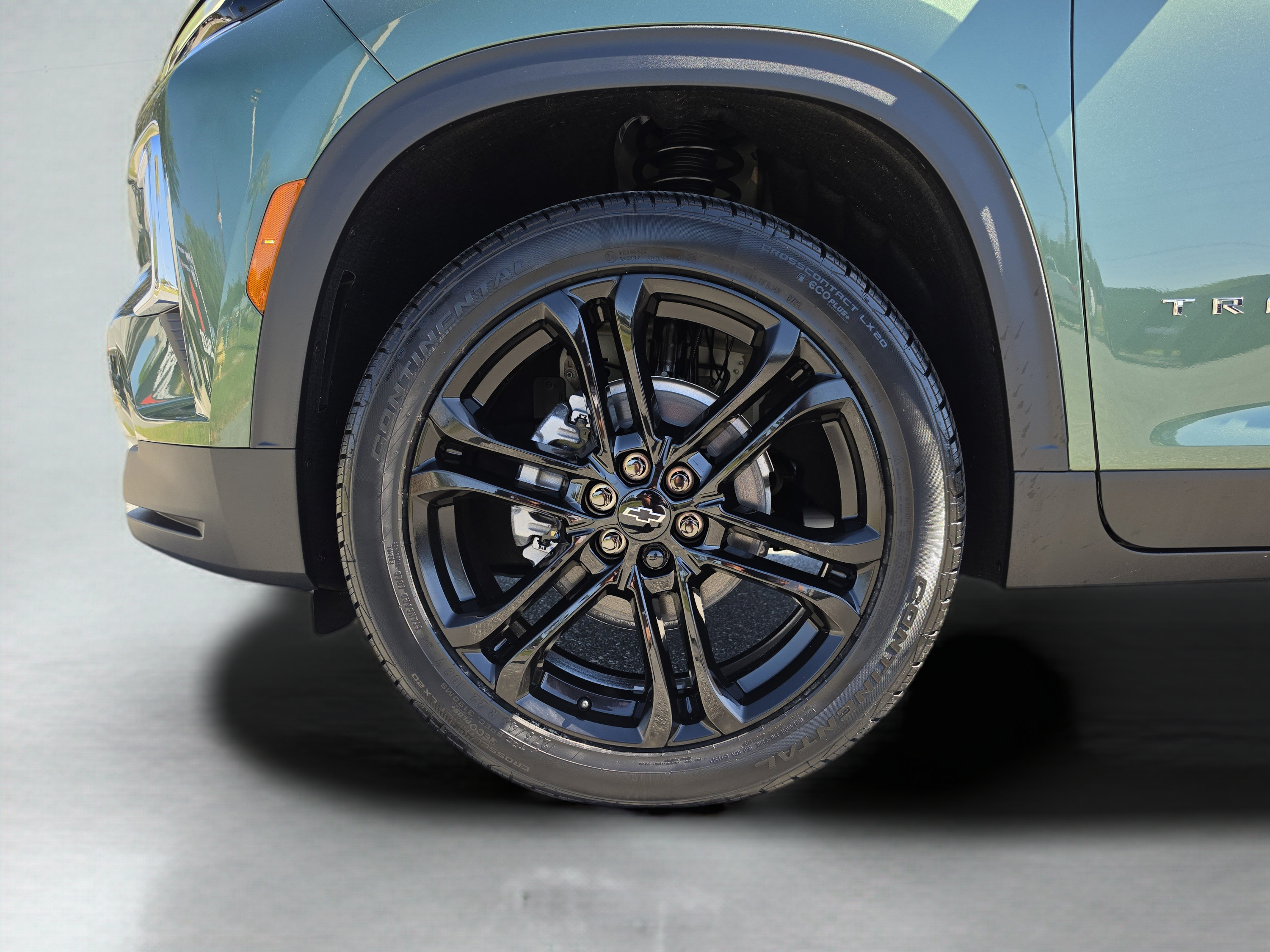 New 2027 Chevrolet Traverse LT w/ Driver Confidence Package FWD image 39