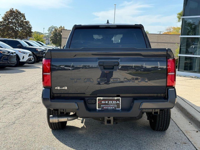 Used 2025 Toyota Tacoma SR5 AWD/4WD image 4