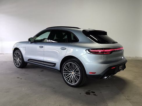 Certified 2026 Porsche Macan AWD/4WD image 3
