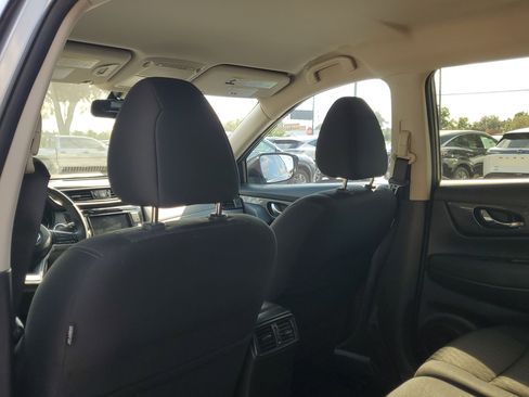 Used 2019 Nissan Rogue SV image 14