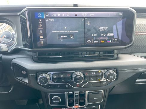 Used 2024 Jeep Wrangler Unlimited Rubicon w/ Convenience Group image 70