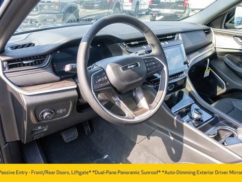 New 2027 Jeep Grand Cherokee Limited AWD/4WD image 4