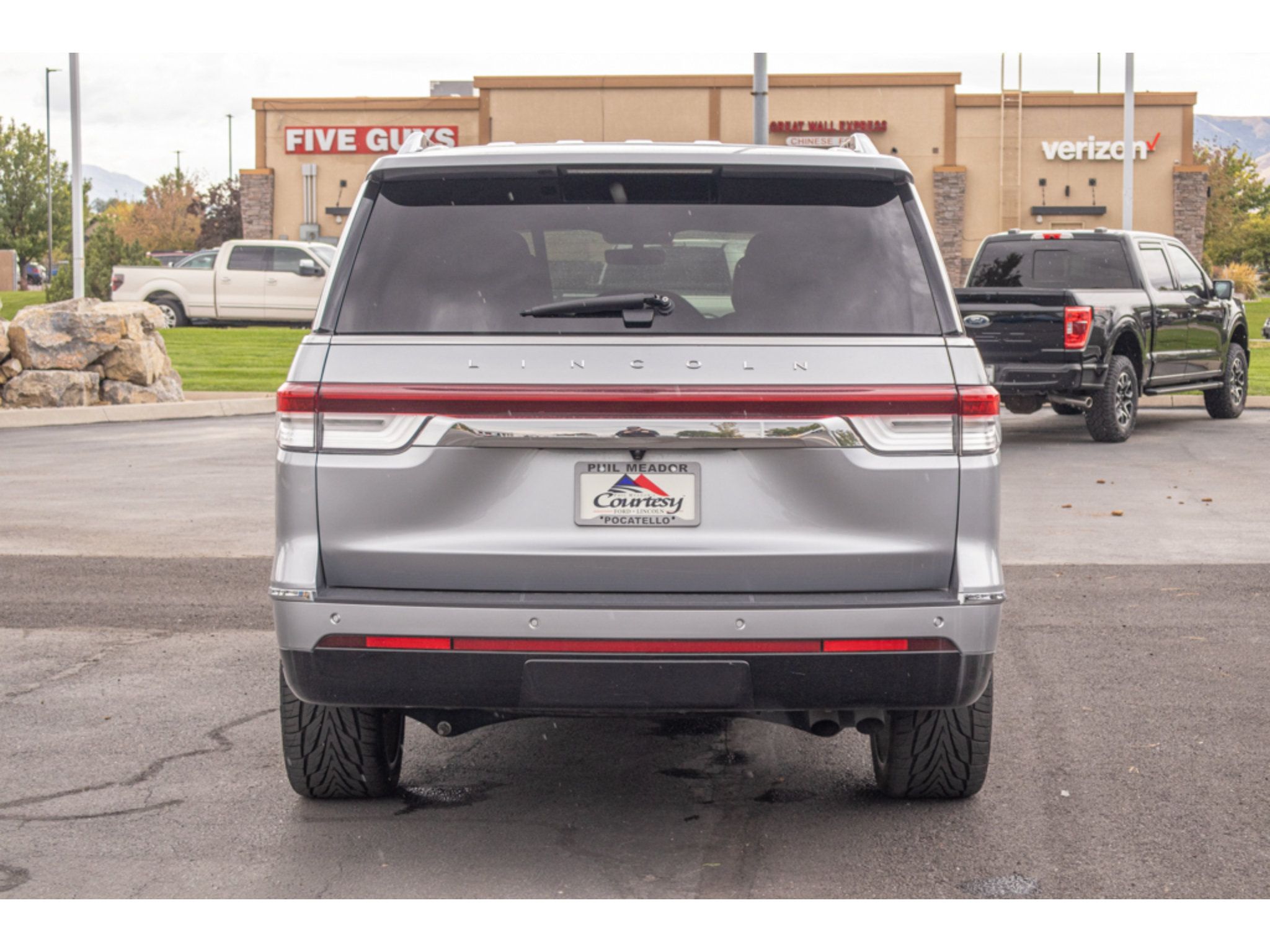 Used 2024 Lincoln Navigator L 4WD image 4
