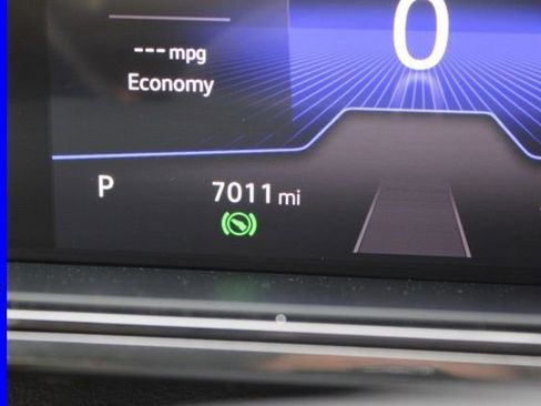 Used 2025 Volkswagen Taos S AWD/4WD image 31