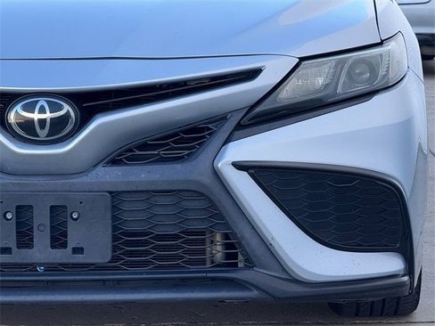 Used 2022 Toyota Camry SE image 8