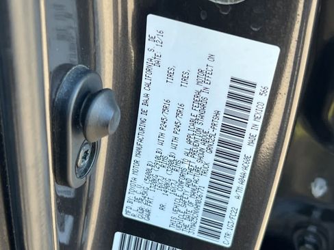 Used 2017 Toyota Tacoma SR5 w/ Tow Package RWD image 31