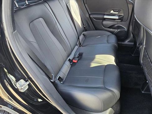 Used 2025 Mercedes-Benz GLA 250 image 18