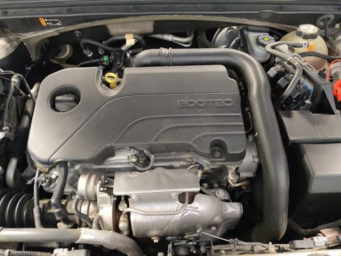 Used 2022 Chevrolet Malibu LT FWD image 30
