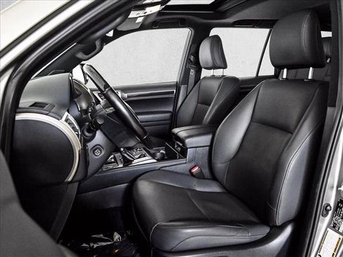 Used 2020 Lexus GX 460 Premium w/ Premium Package AWD/4WD image 17
