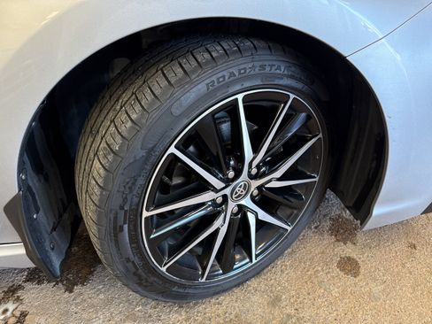 Used 2022 Toyota Camry SE w/ Cold Weather Package AWD/4WD image 13
