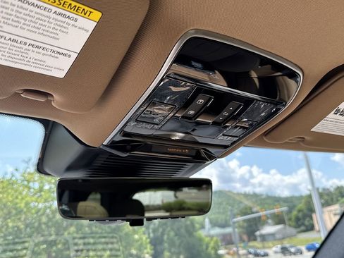 New 2025 Land Rover Range Rover SE image 29