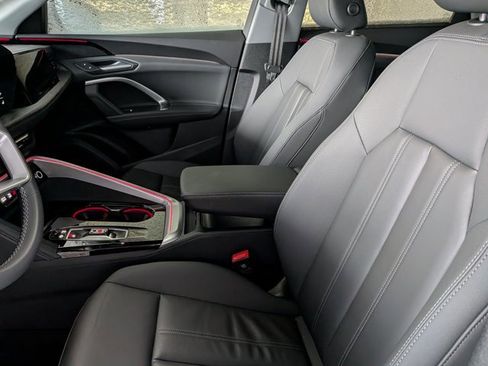 Used 2025 Audi Q5 Premium w/ Convenience Package image 13