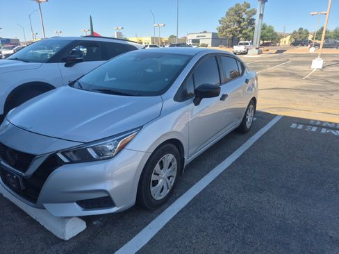 Used 2021 Nissan Versa S FWD image 1