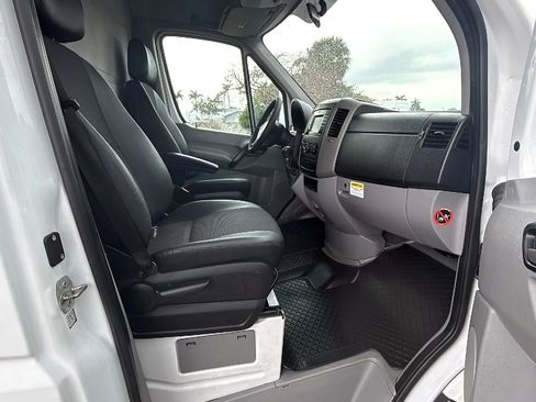 Used 2017 Mercedes-Benz Sprinter 2500 image 12