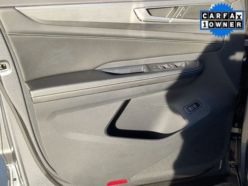 Used 2024 Volkswagen Atlas Cross Sport SE image 10