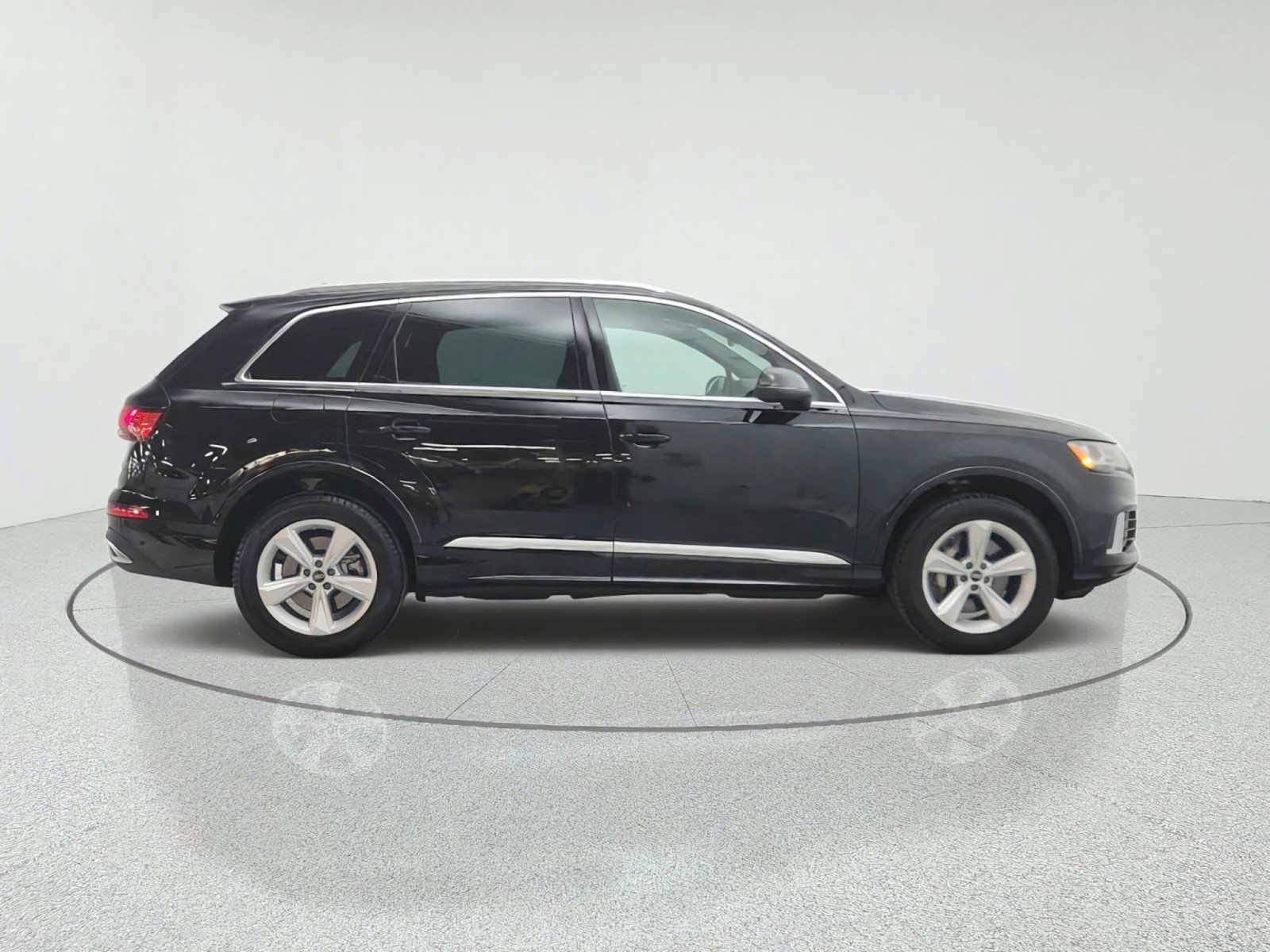 Used 2023 Audi Q7 2.0T Premium w/ Convenience Package AWD/4WD image 4