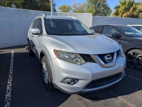 Used 2015 Nissan Rogue SV w/ SV Premium Package image 4