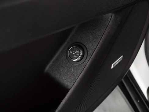 Used 2020 Chevrolet Traverse Premier image 31